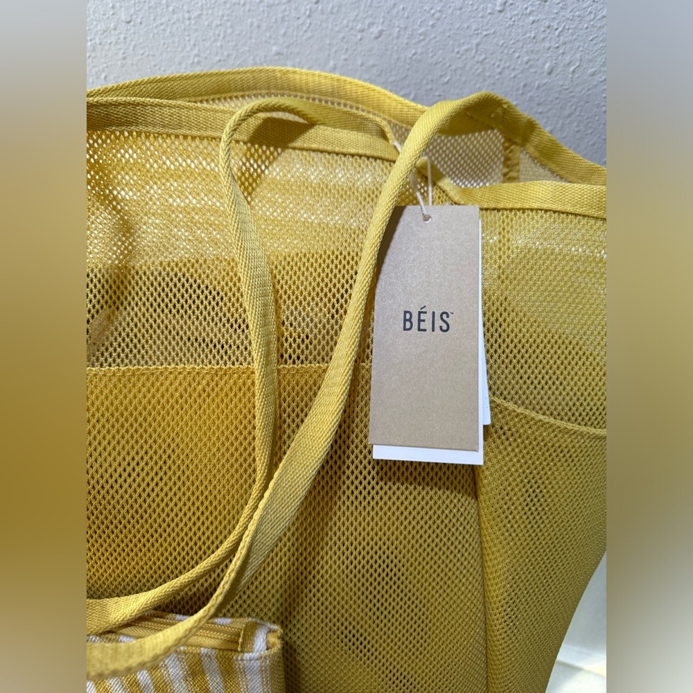 BEIS NWT The Mesh Beach Tote in Honey